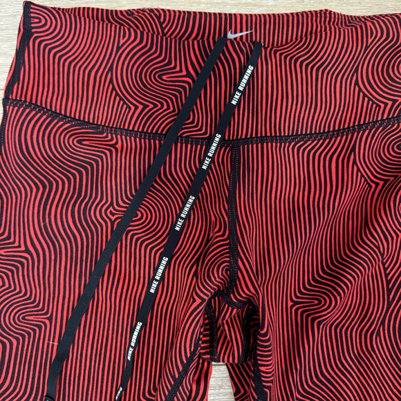 Bundle of 2 Nike Crop Leggings Medium - Picture 5 of 9